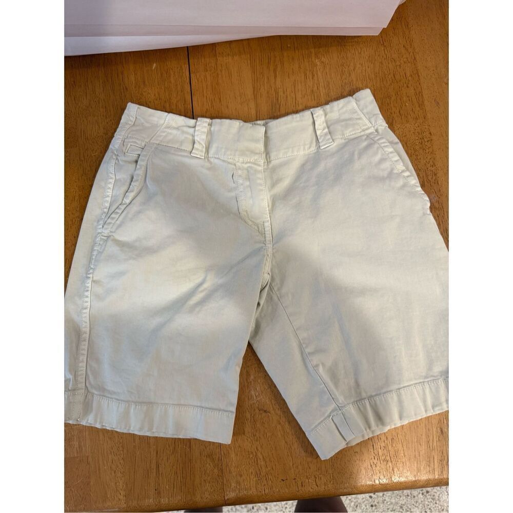 Vineyard Vines womens Beige Bermuda Shorts SZ 00 - Picture 2 of 9